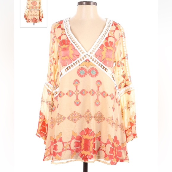 For love and lemons sheer xs bell sleeves floral lace top - Picture 1 of 2